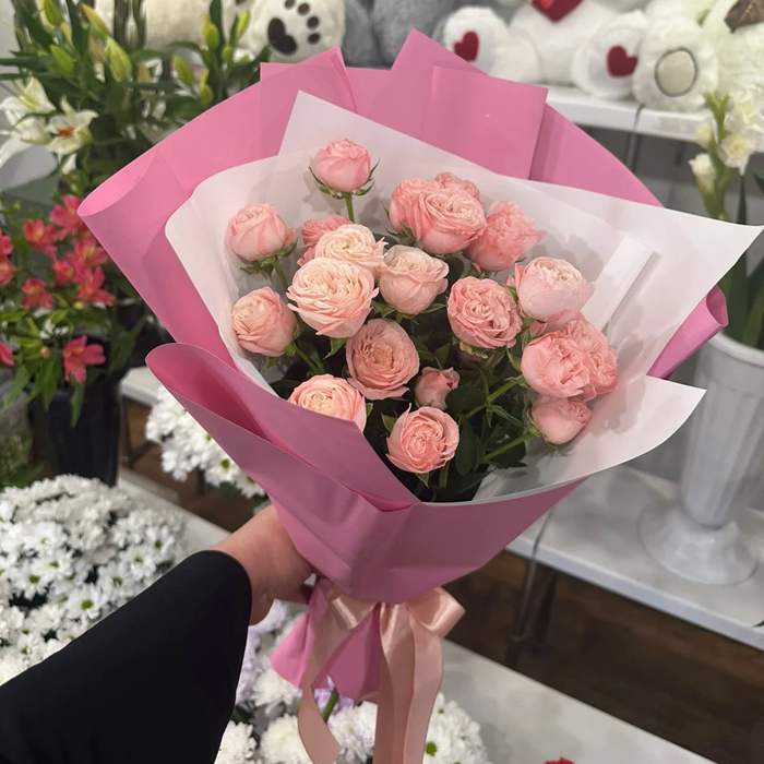 Букет из 5 пионовидных кустовых роз